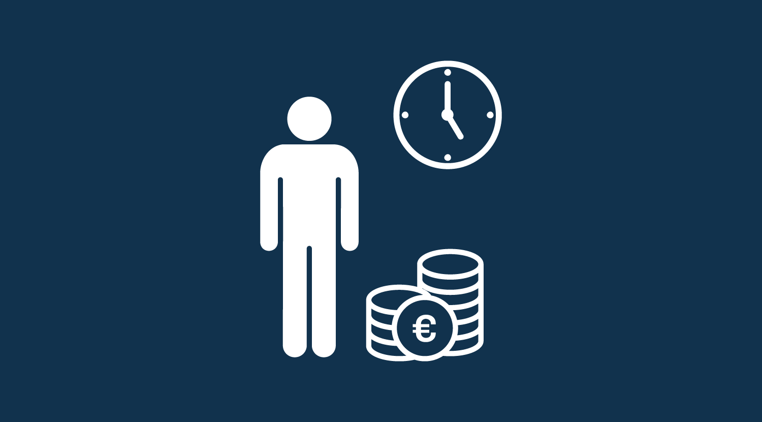 Peson neben Geldstücken