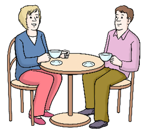 Eine Frau und ein Mann sitzen an einem Tisch, trinken Kaffee und unterhalten sich.