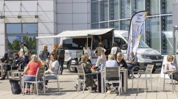Außenbereich mit dem HÖRmobil