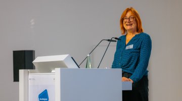 Referierende am Pult 